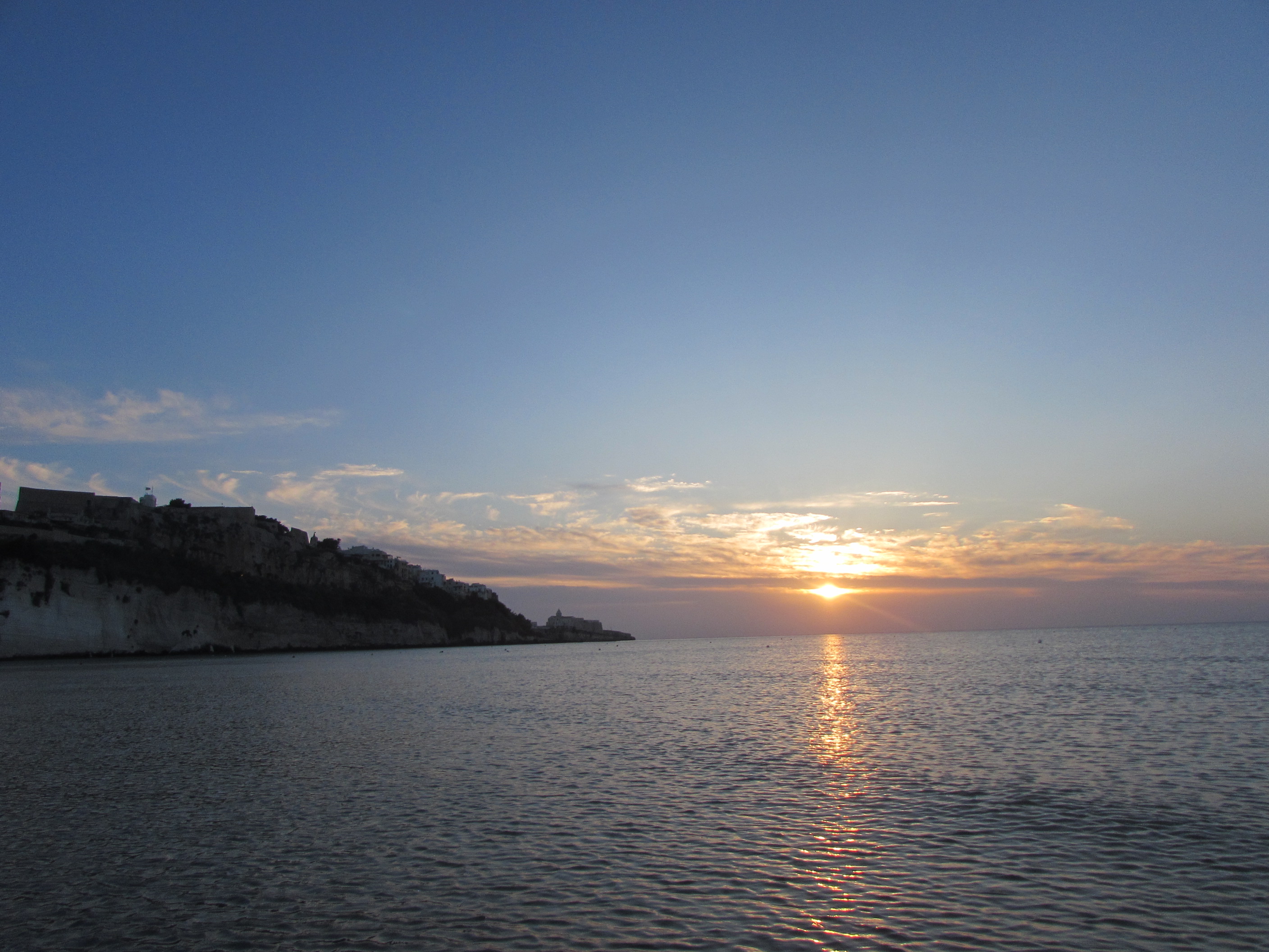 Vieste all'alba